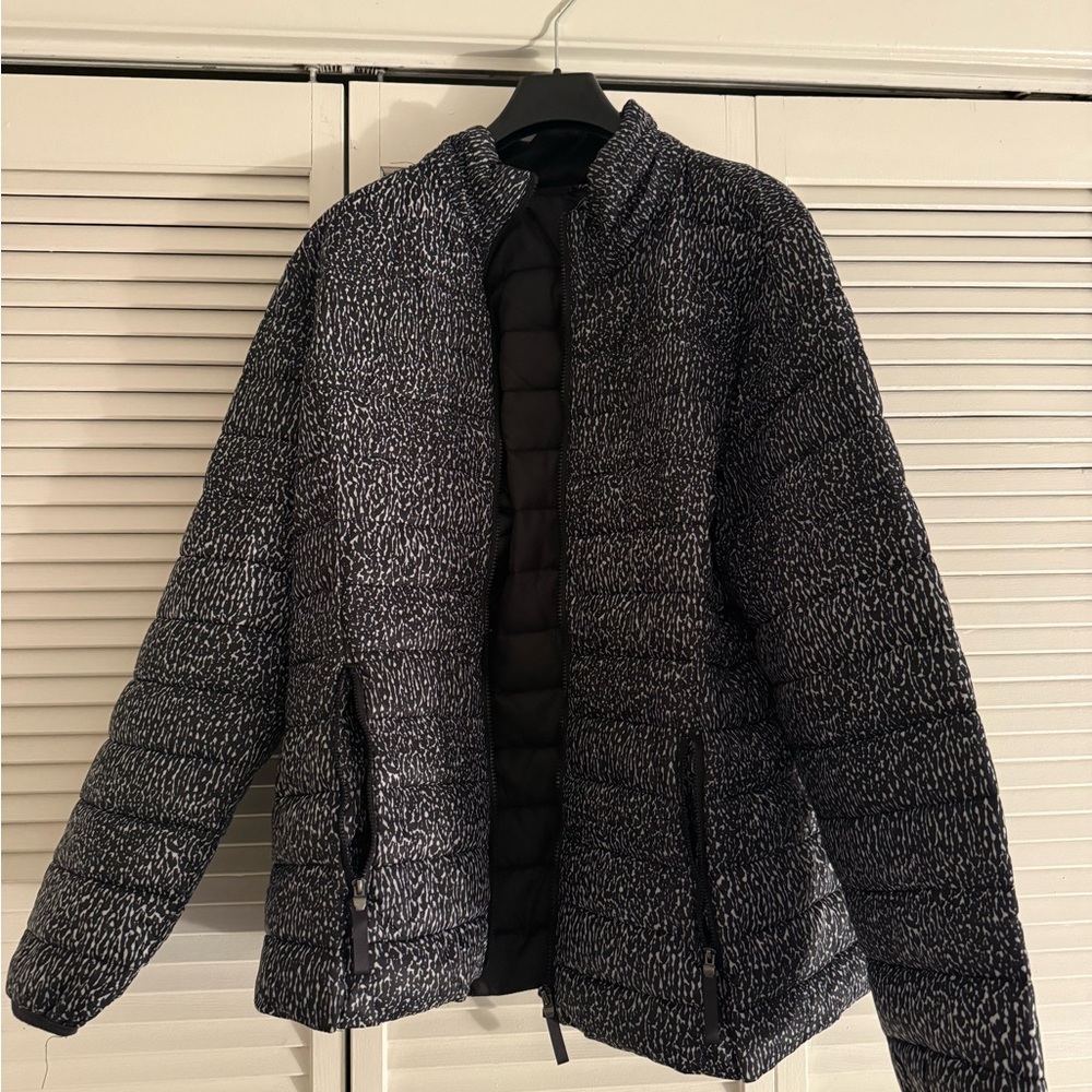 St. John’s Bay Women’s Packable Hooded Puffer jacket in black & white print XXL